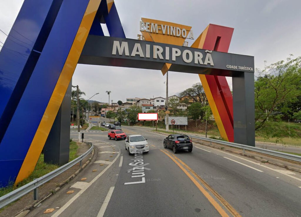 Foto com sinalização da localização do painel apresentado em Mairiporã, outdoor em Mairiporã.